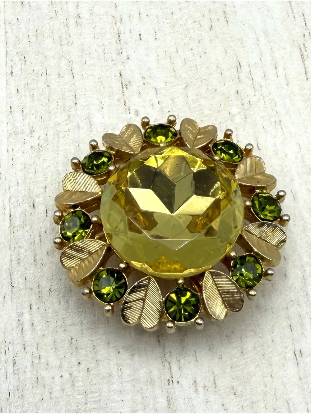 Avon 1974 Sun Brilliants Gold-tone Pendant Brooch With Yellow- Green Stone